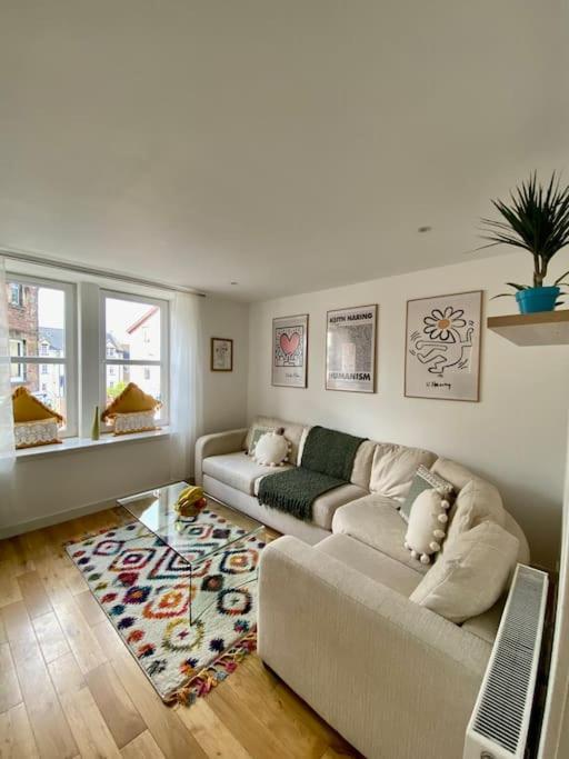 3-Bedroom Flat In The City Centre Next To The River Ness อินเวอร์เนส ภายนอก รูปภาพ