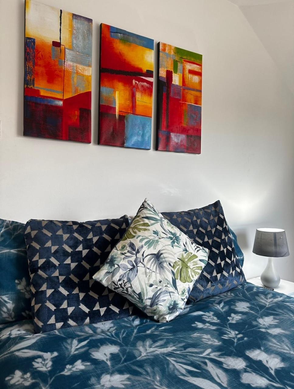 3-Bedroom Flat In The City Centre Next To The River Ness อินเวอร์เนส ภายนอก รูปภาพ