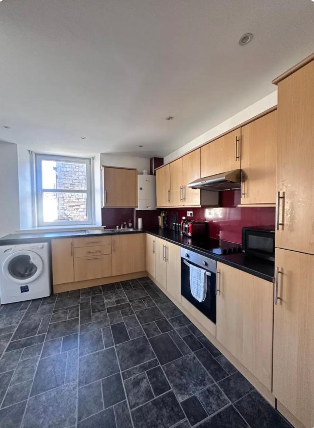 3-Bedroom Flat In The City Centre Next To The River Ness อินเวอร์เนส ภายนอก รูปภาพ