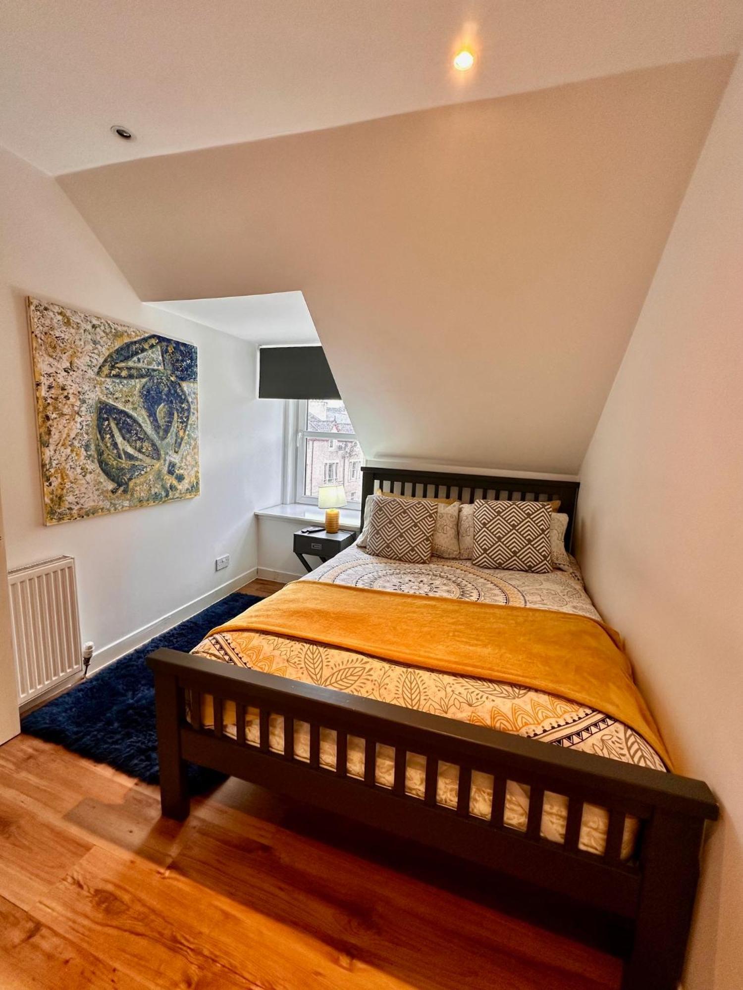 3-Bedroom Flat In The City Centre Next To The River Ness อินเวอร์เนส ภายนอก รูปภาพ