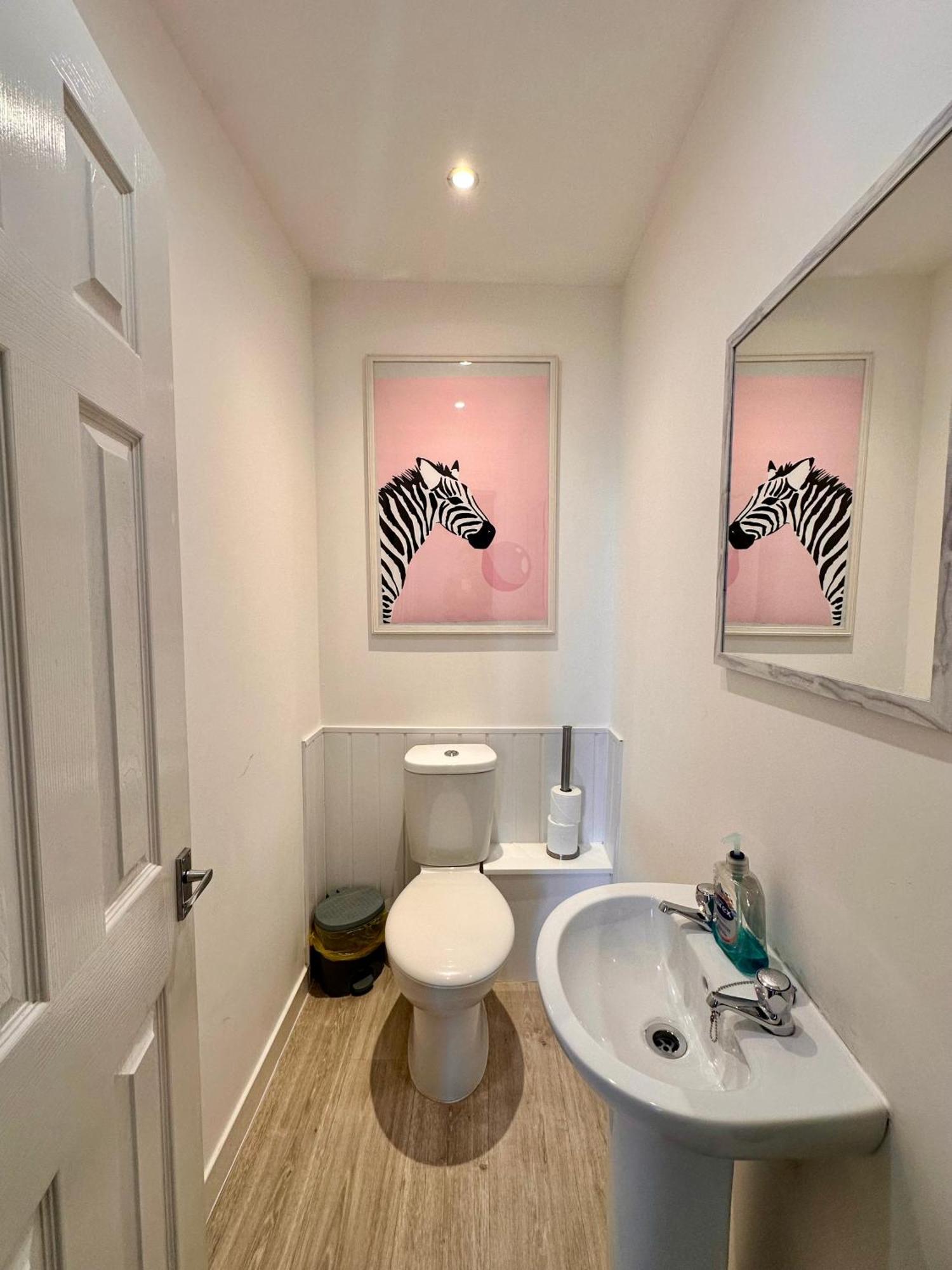 3-Bedroom Flat In The City Centre Next To The River Ness อินเวอร์เนส ภายนอก รูปภาพ