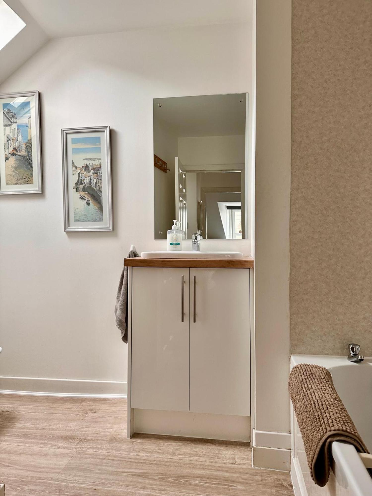 3-Bedroom Flat In The City Centre Next To The River Ness อินเวอร์เนส ภายนอก รูปภาพ